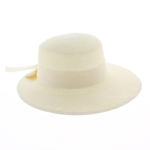 Belle capeline blanche proposée par le site de vente de chapeau, Traclet….