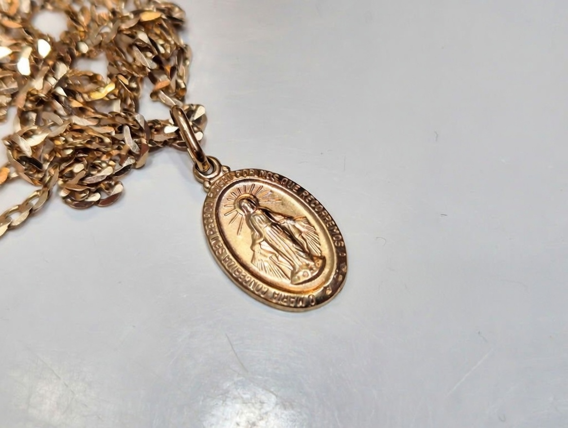 Bien choisir le symbole d'une médaille de baptême